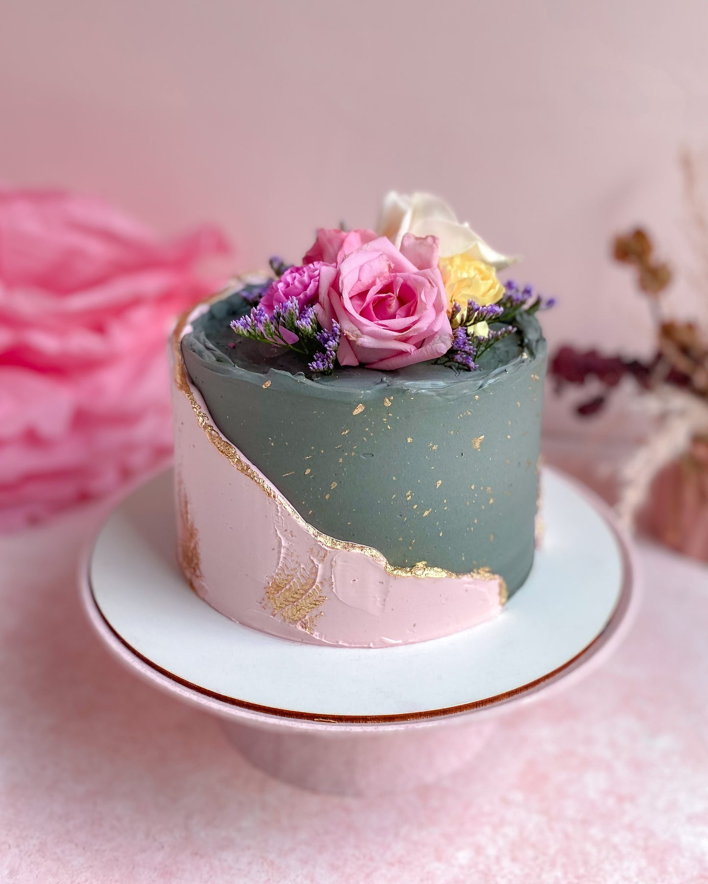 CAKE ROSADA Y GRIS - Flores