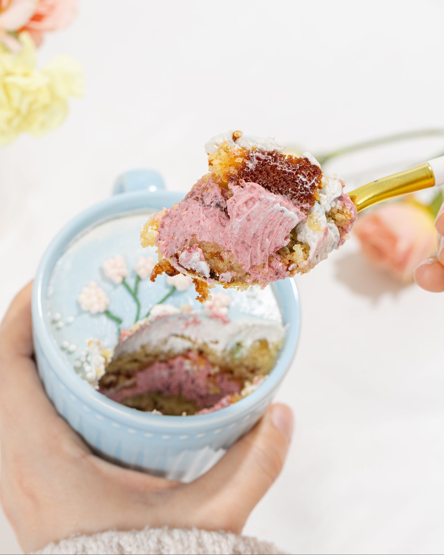 MUG CAKE + ARREGLO DE FLORES
