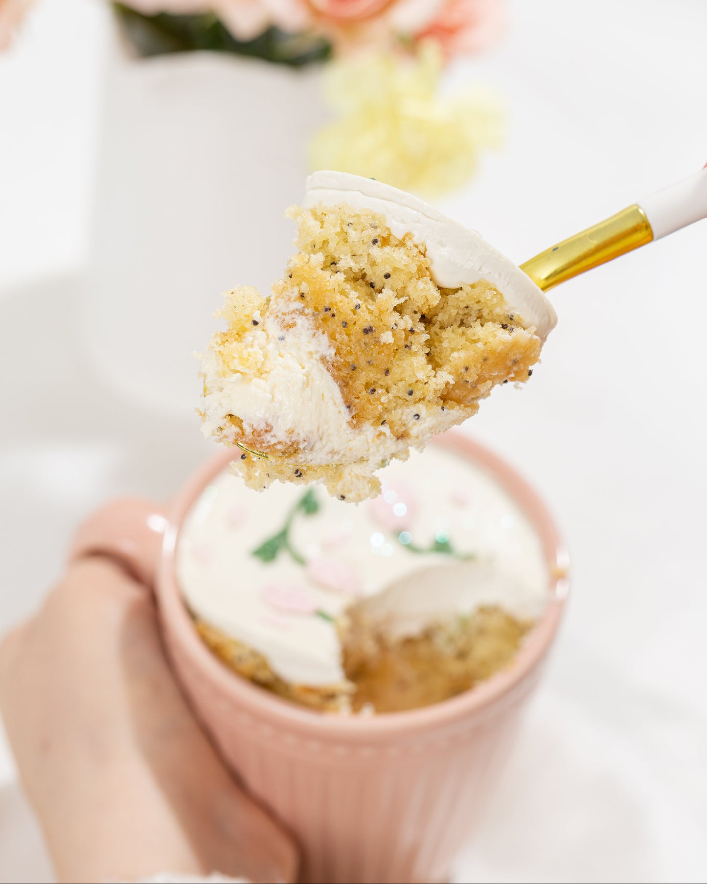 MUG CAKE + ARREGLO DE FLORES