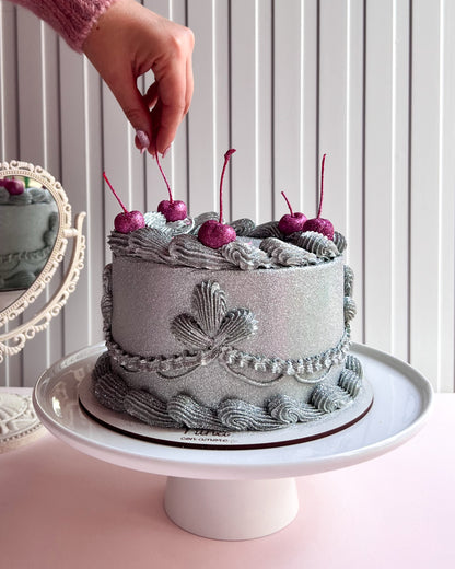 SILVER GLITTER CAKE CON CEREZAS🍒