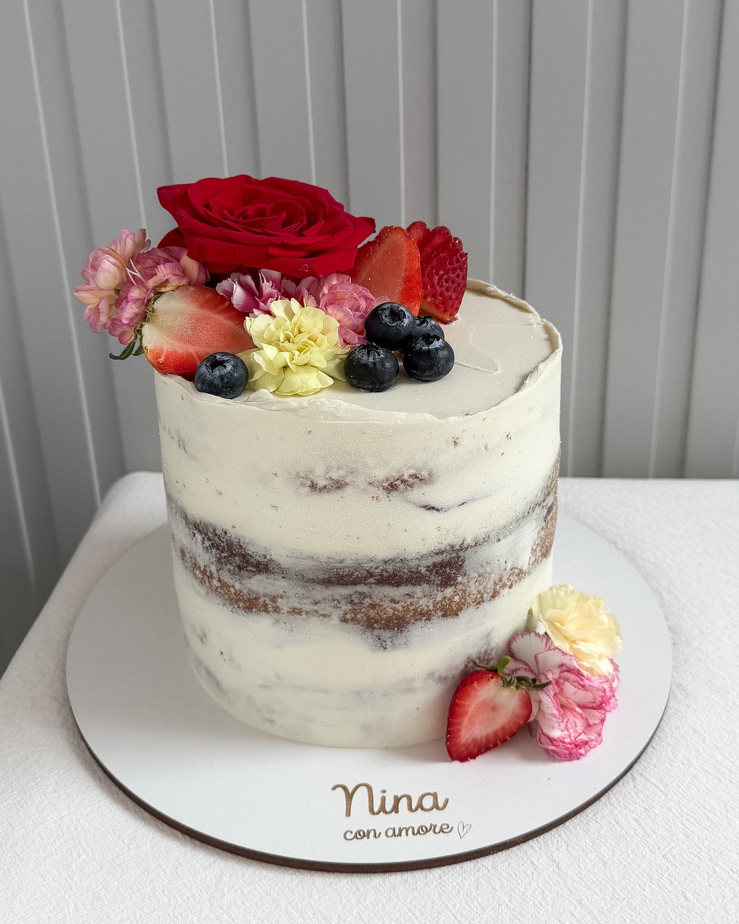 SEMI NAKED CAKE CON FRUTAS Y FLORES