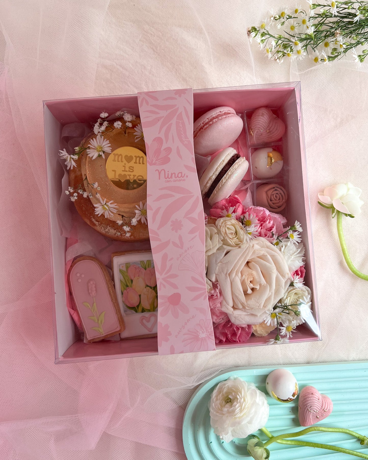 LOVE BOX + Arreglo de Flores