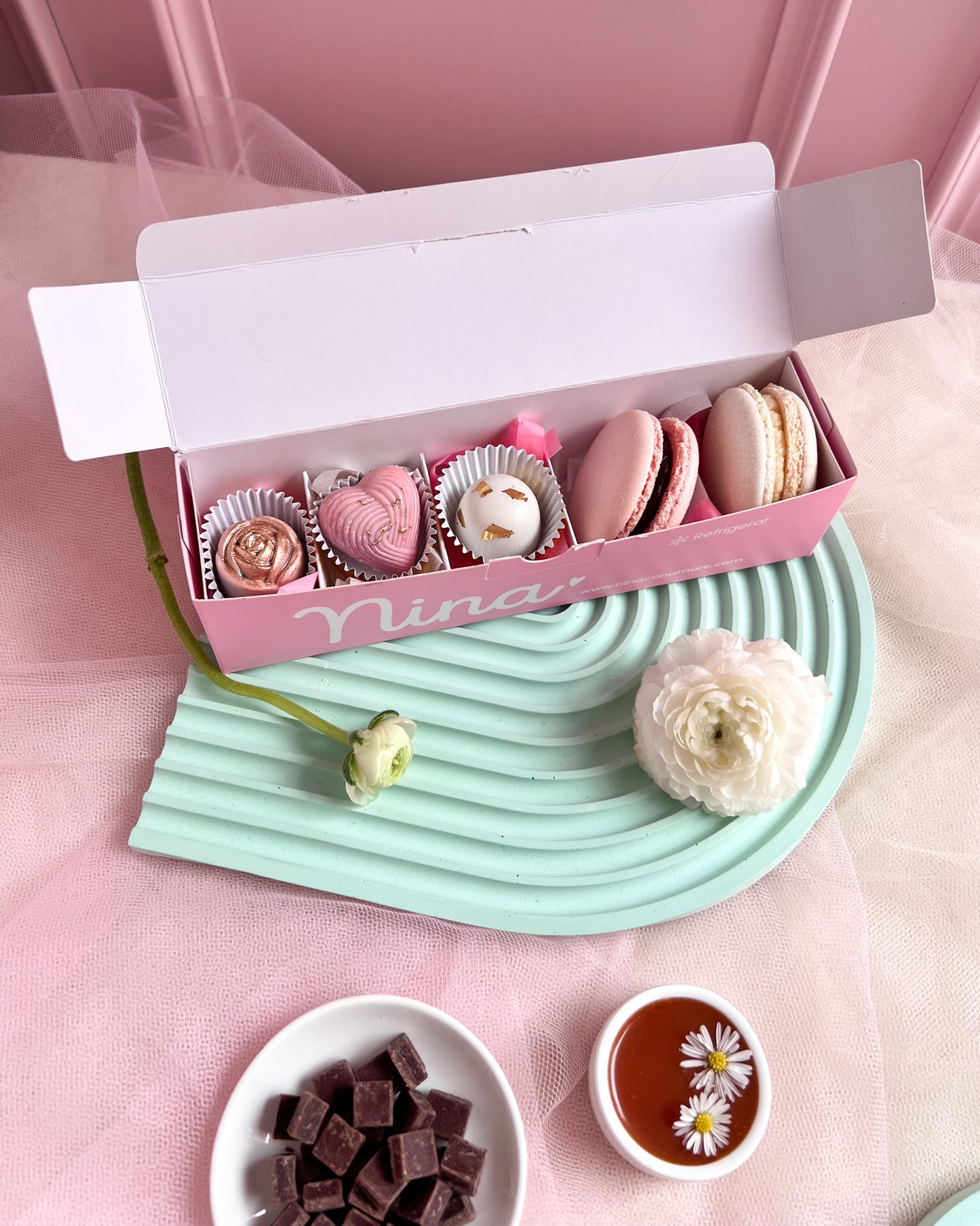 COOL MOM BAG con Macarons + Bombones + Flores Preservadas