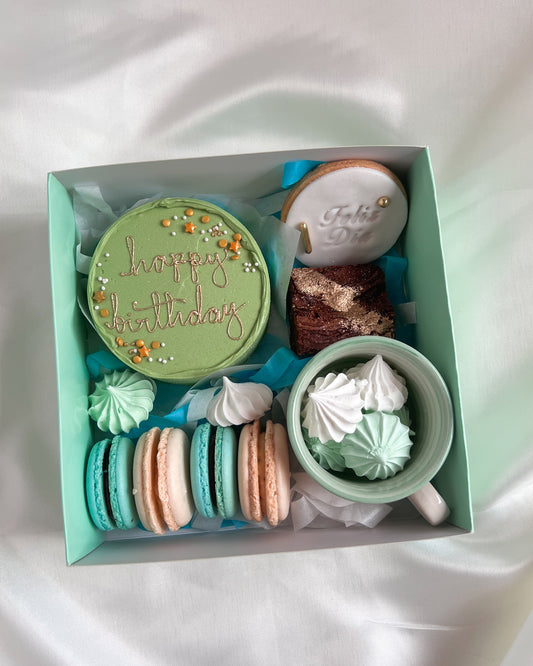 BIRTHDAY BOX + Taza de cerámica "The Best" verde