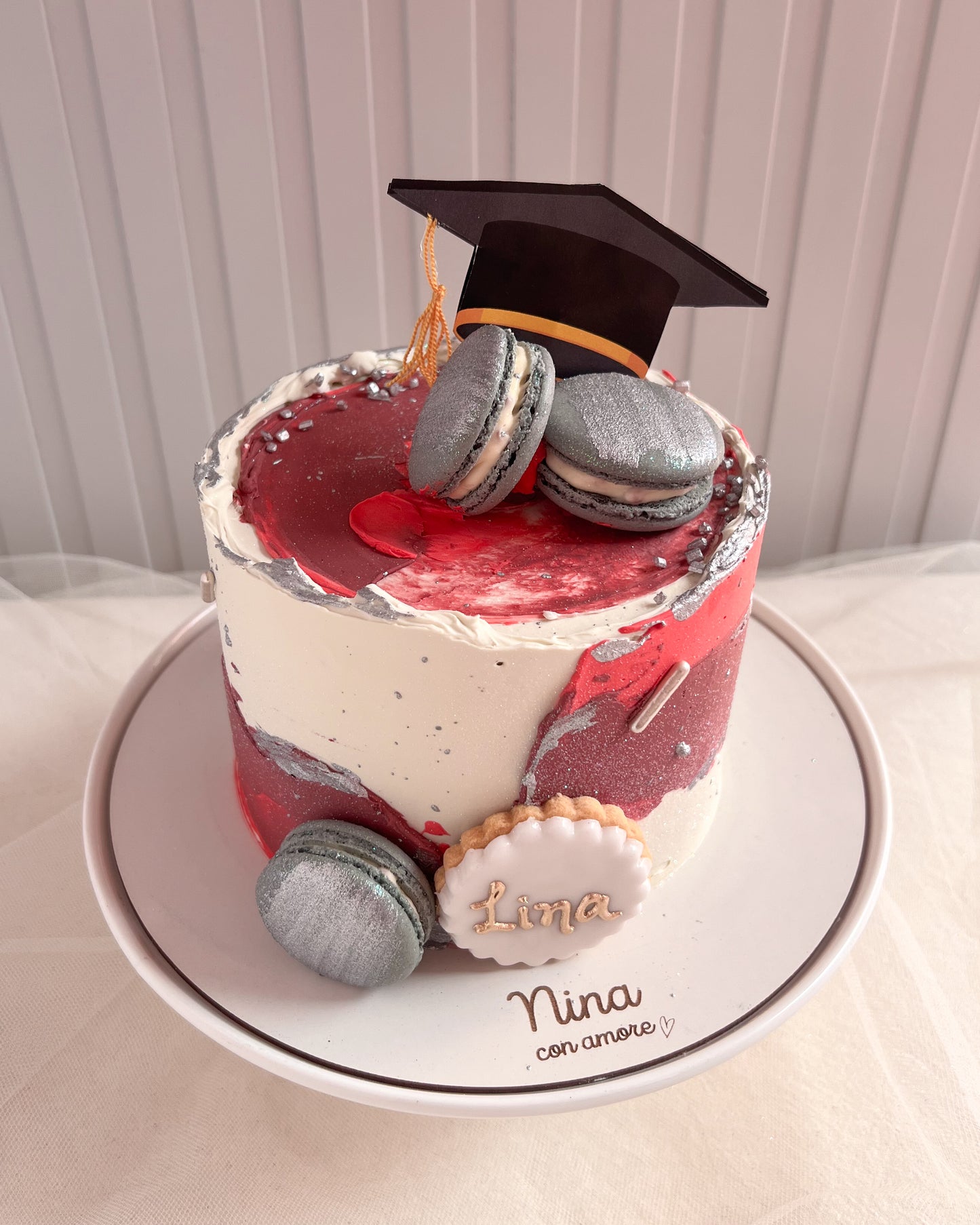 GRADUATION CAKE - Macarons - Red