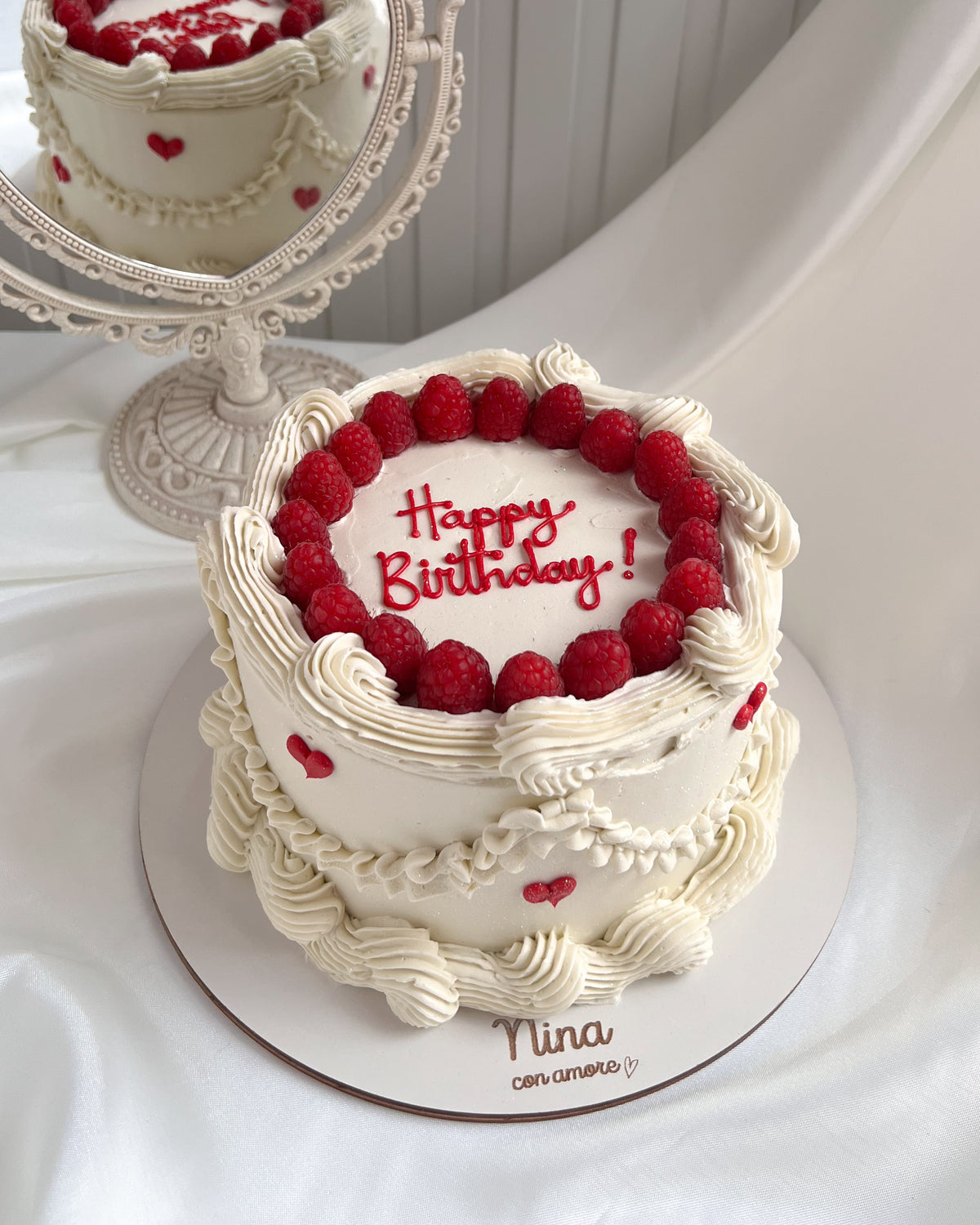 VINTAGE CAKE - Frambuesas y corazones rojos