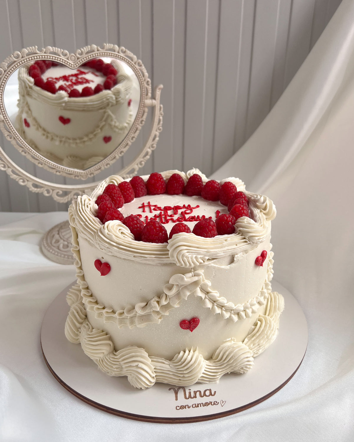 VINTAGE CAKE - Frambuesas y corazones rojos
