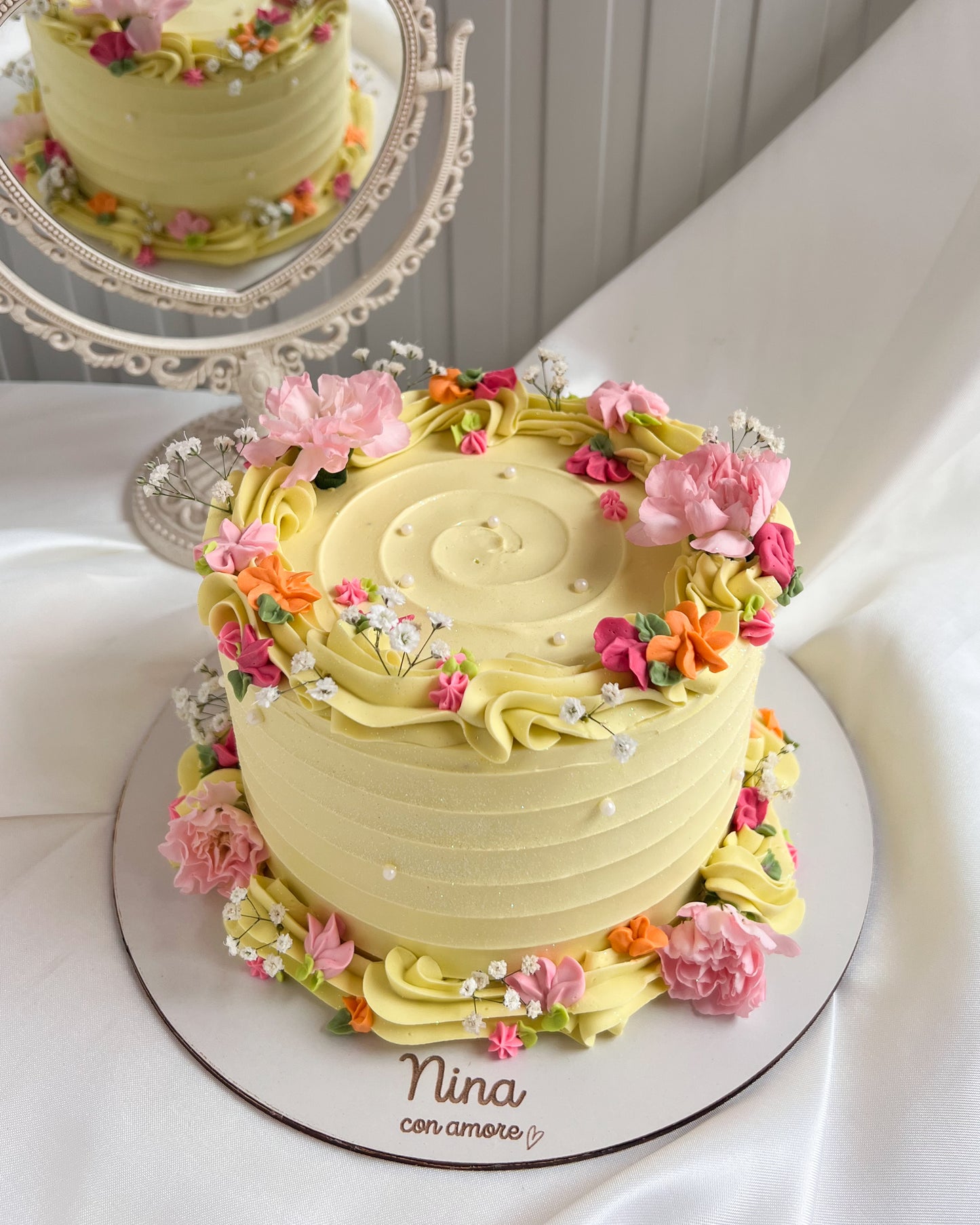 BOHO CAKE REDONDA AMARILLA - Flores Naturales y en Crema