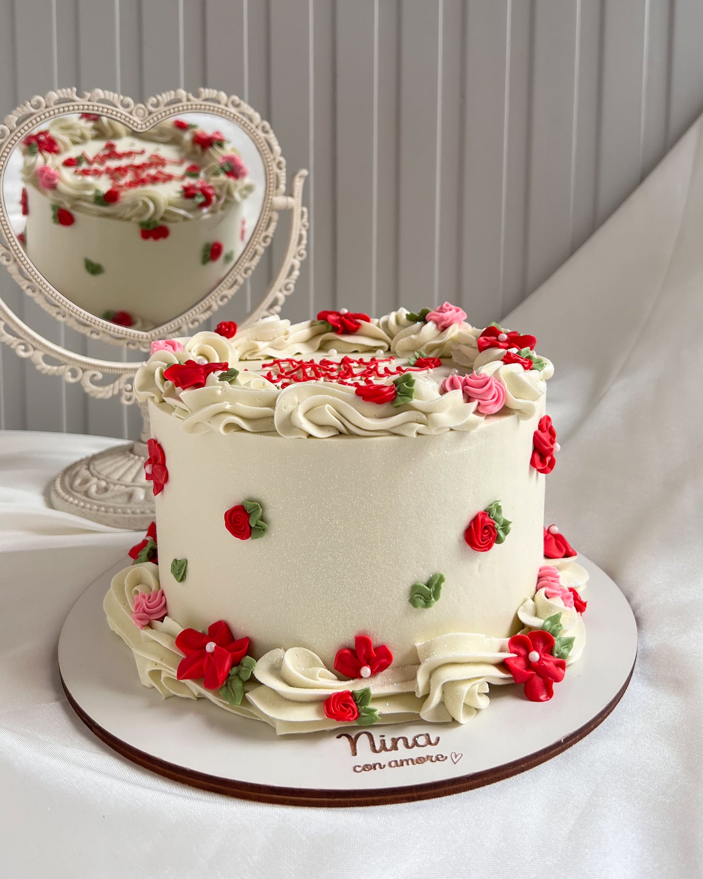 FLORES EN CREMA CAKE - ROJA