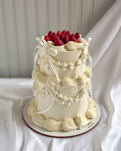 VINTAGE CAKE CON FRESAS - Lazos Blancos