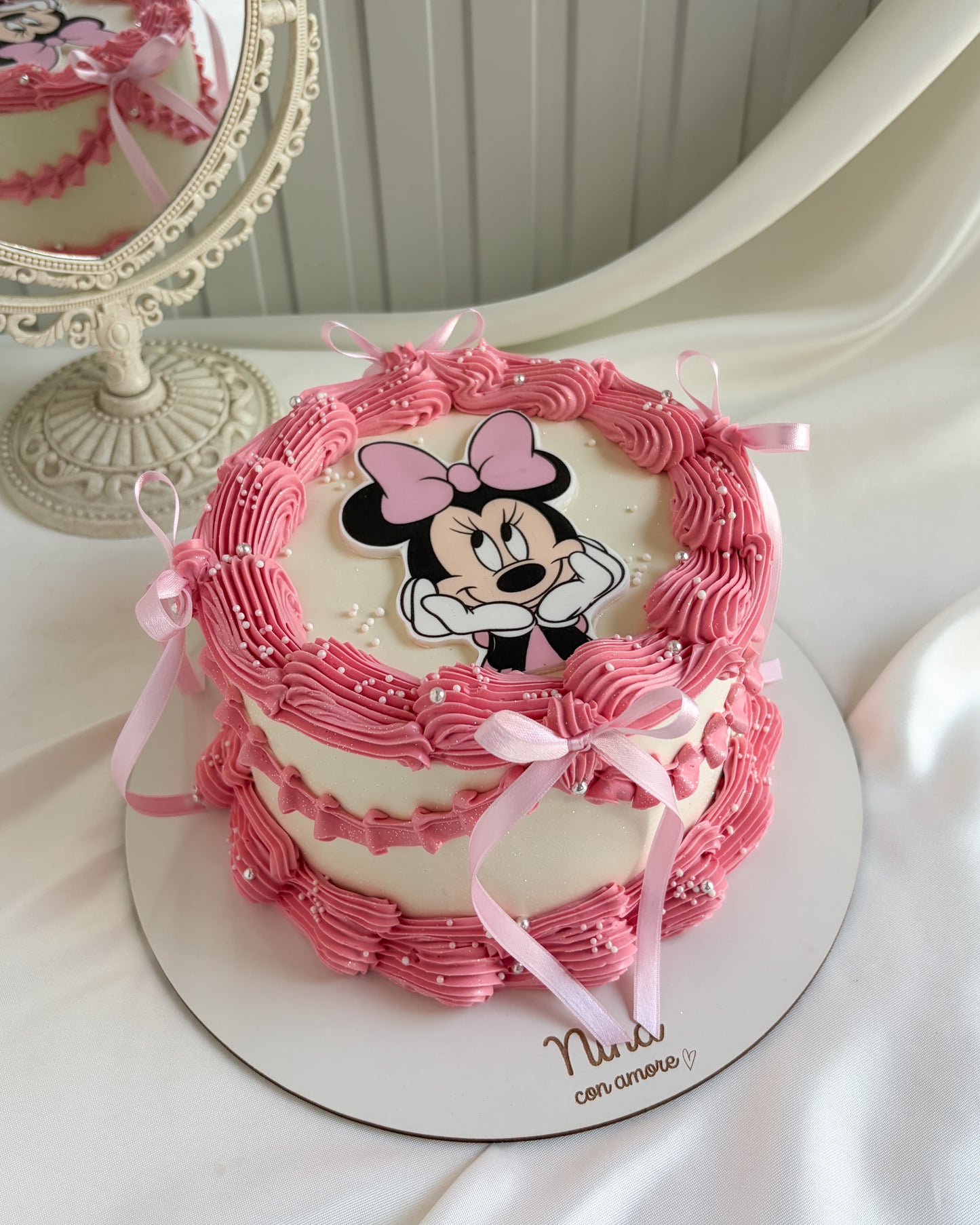 MINNIE MOUSE CAKE- Lazos