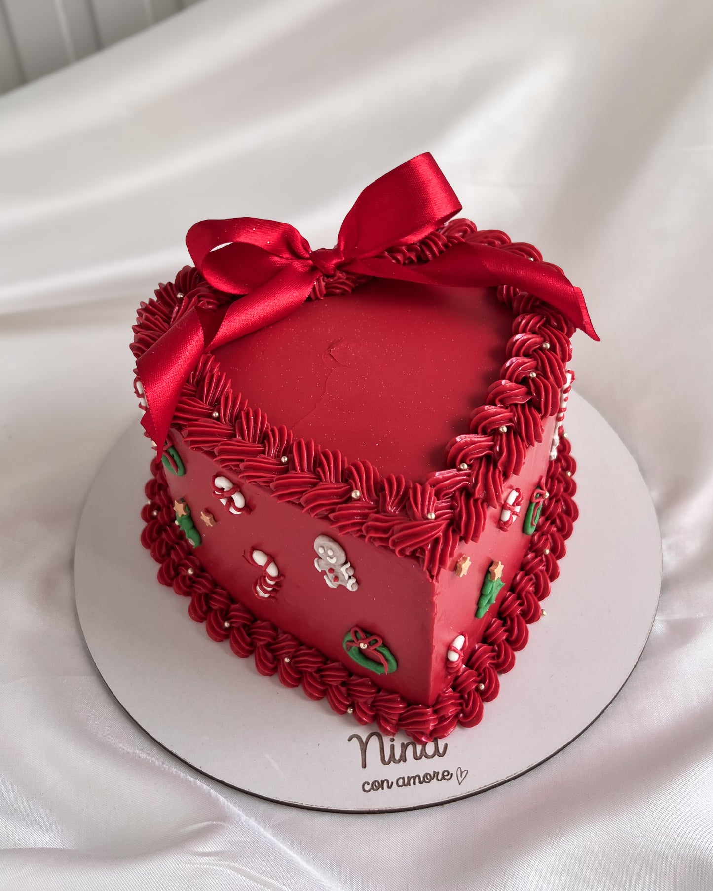 CHRISTMAS HEART CAKE