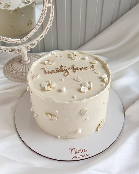 TORTA FLORECITAS CUMPLEMES - Blanca