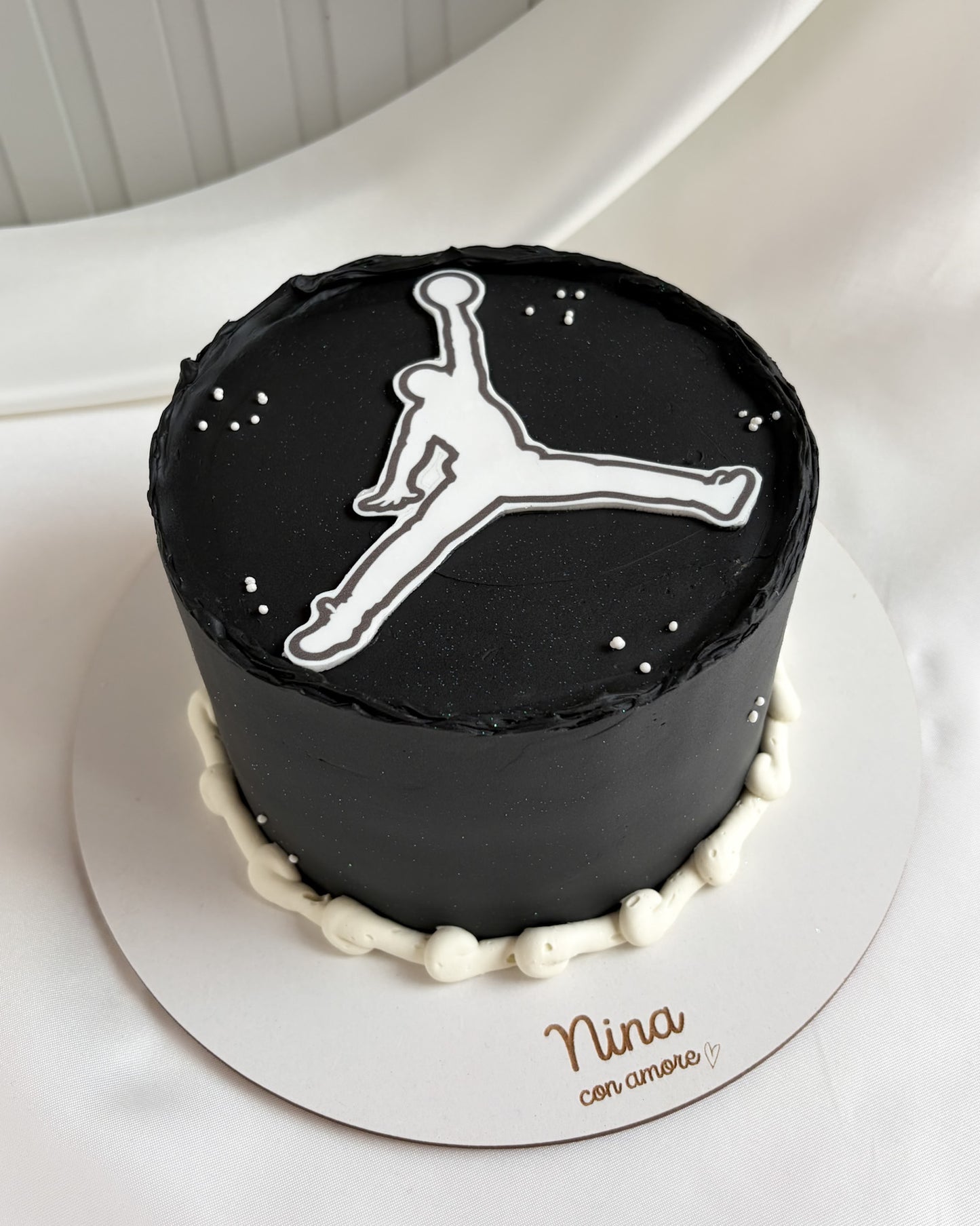 CAKE MINIMALISTA NEGRO - Basketball