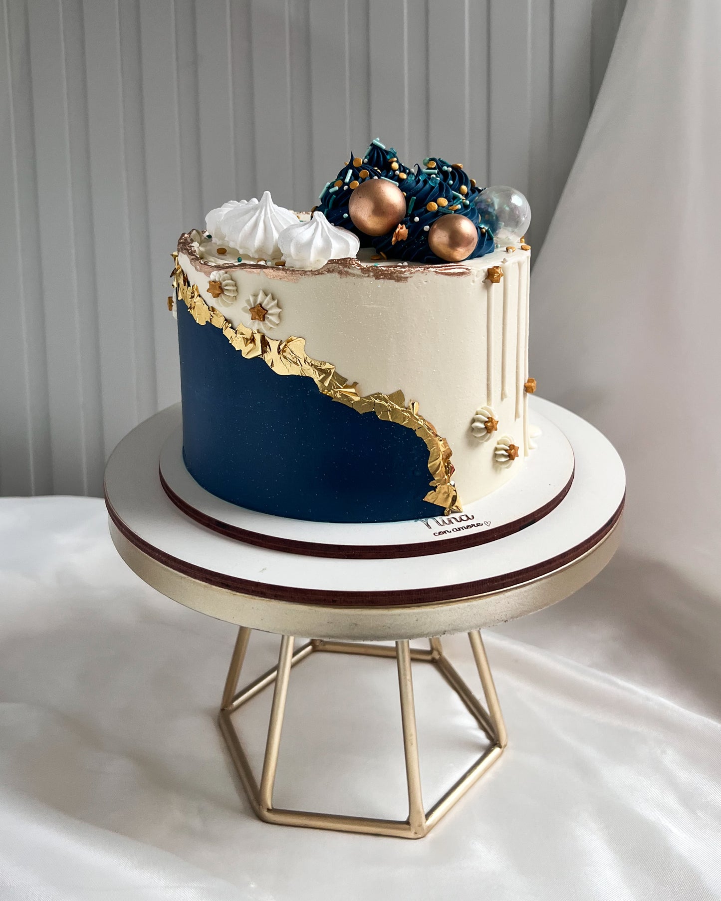 BLUE GOLD AND WHITE CAKE