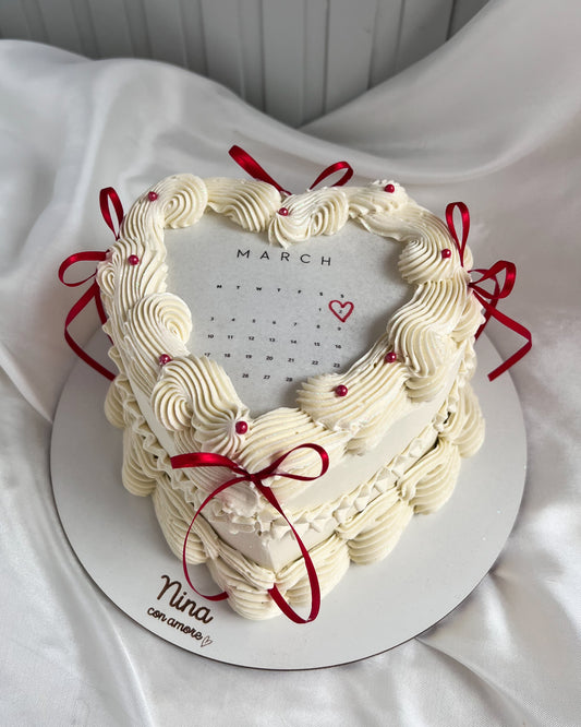 BURNING CAKE - Corazón Blanco con Lazos Rojos y Perlas