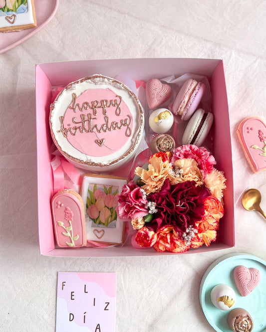 BIRTHDAY BOX + Arreglo de Flores