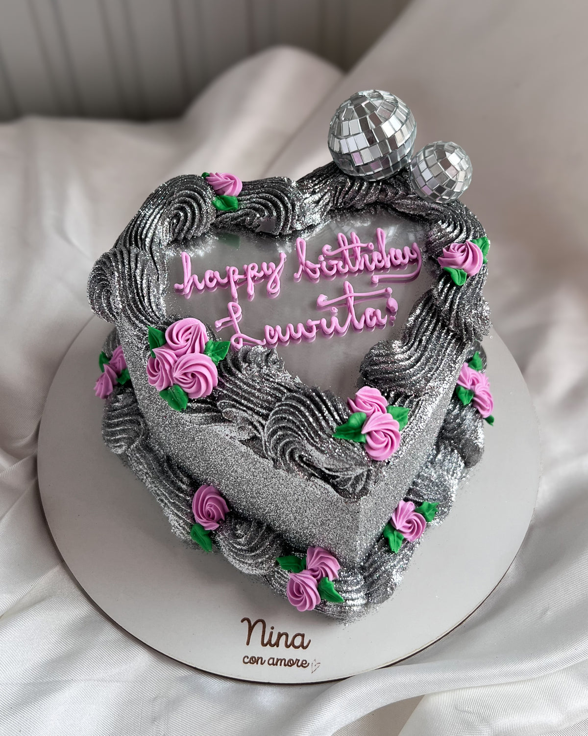 GLITTER SELFIE HEART PLATEADA - Disco Balls + Flores en Crema