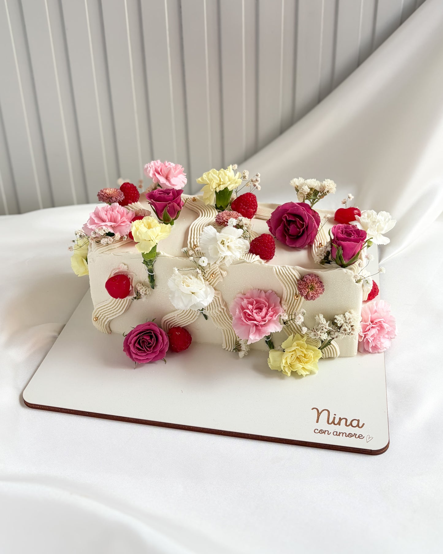 TORTA RECTANGULAR - Flores Naturales Y Frutas