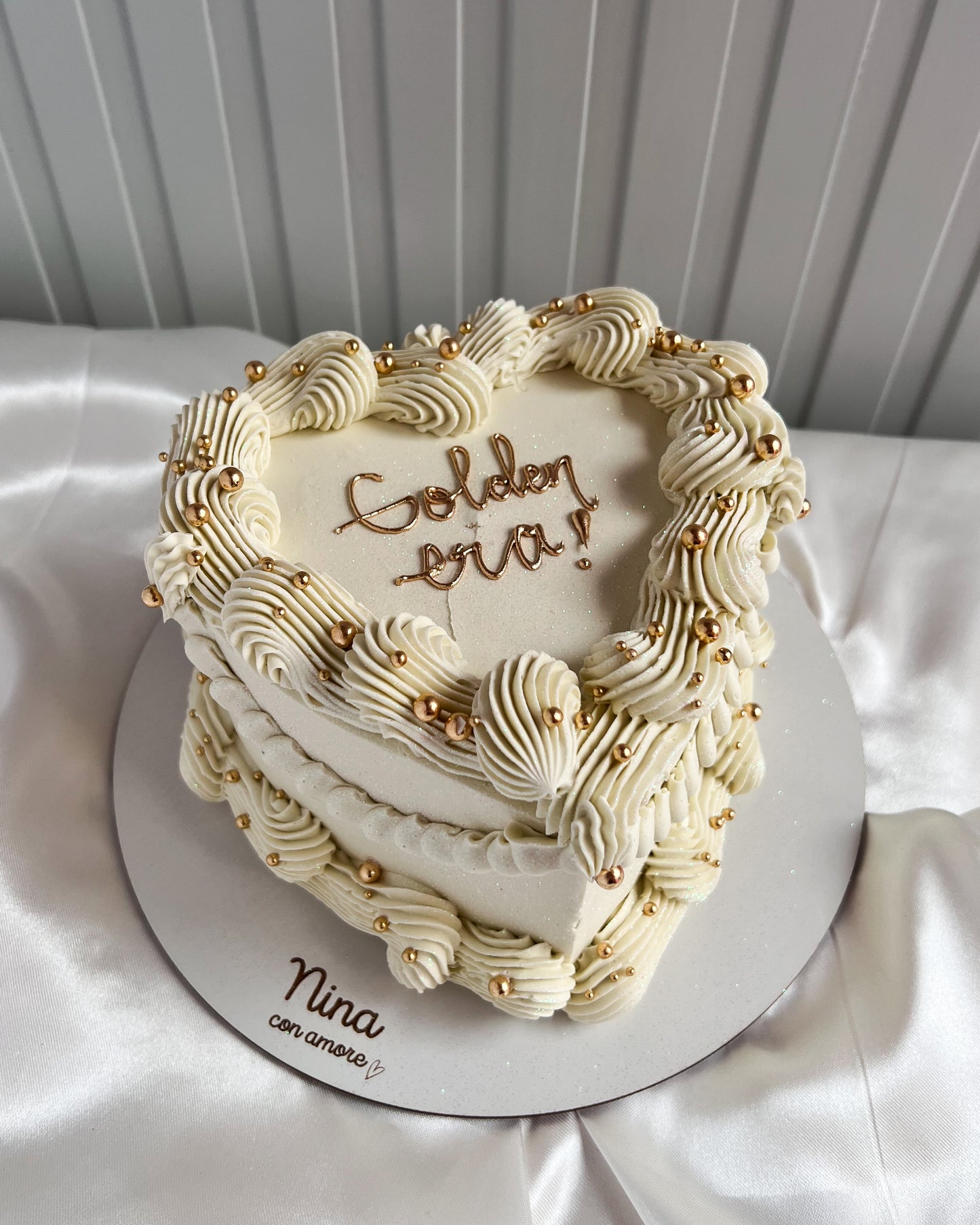 HEART CAKE BLANCO + PERLAS DORADAS