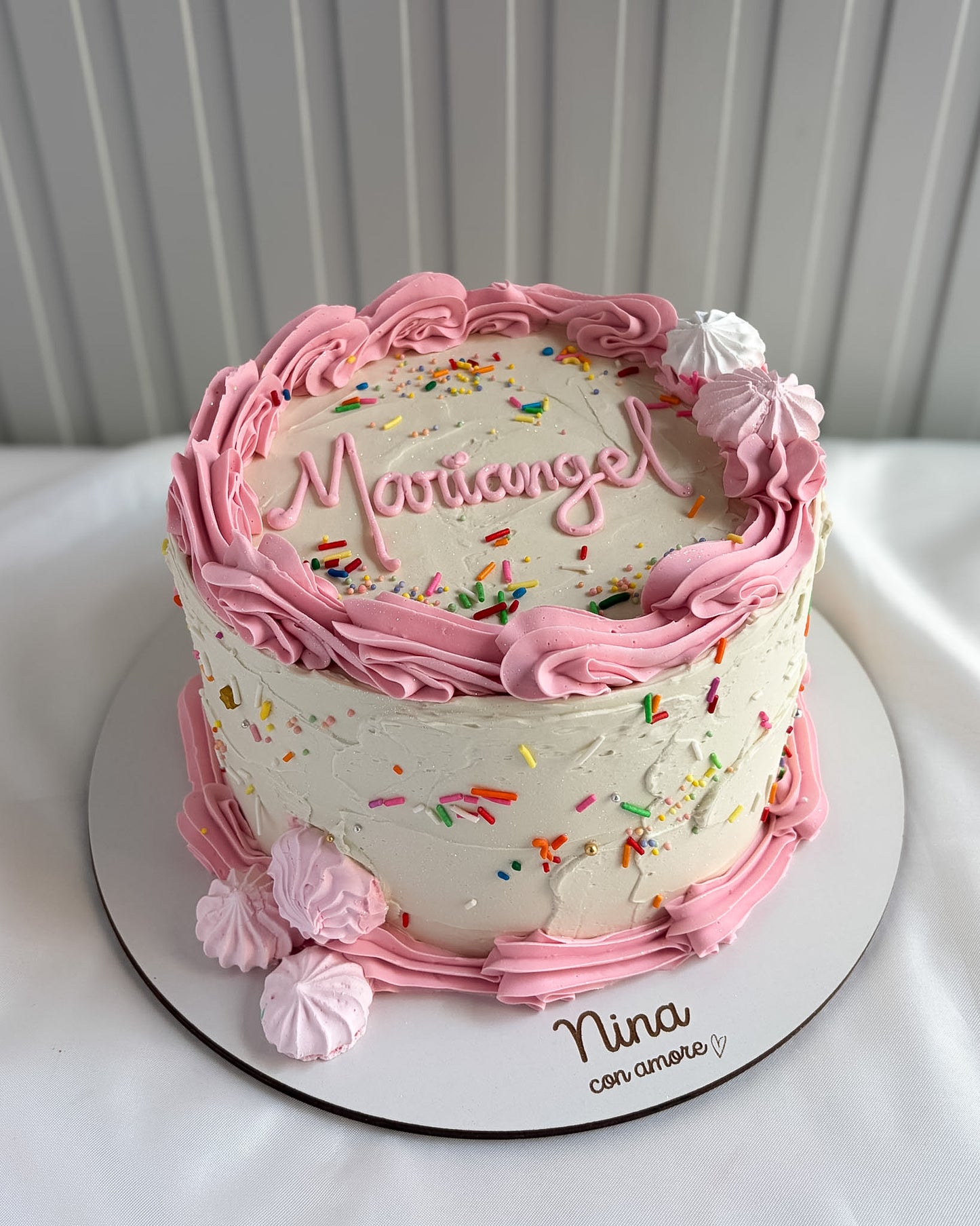 VINTAGE FUNFETTI CAKE - Blanco y Rosado