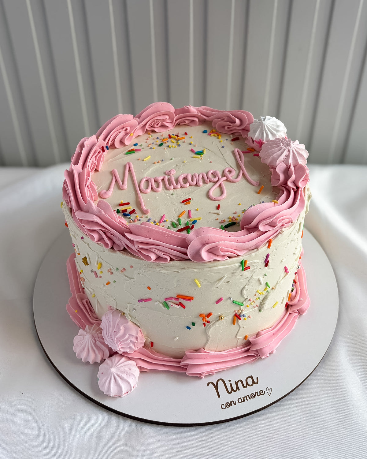 VINTAGE FUNFETTI CAKE - Blanco y Rosado