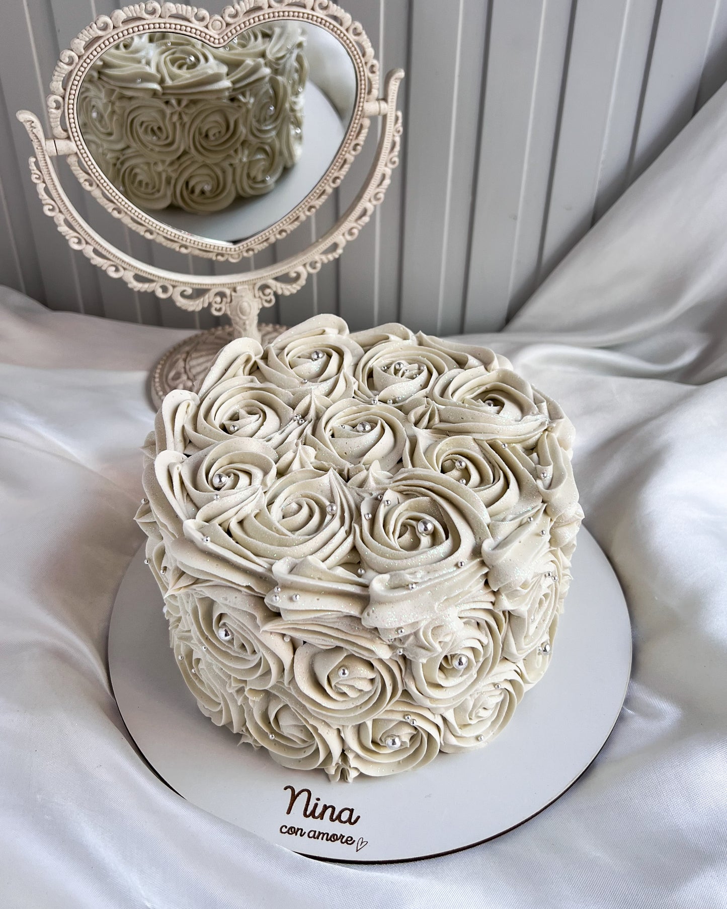 ROSETAS CAKE BLANCA - Perlas Plateadas