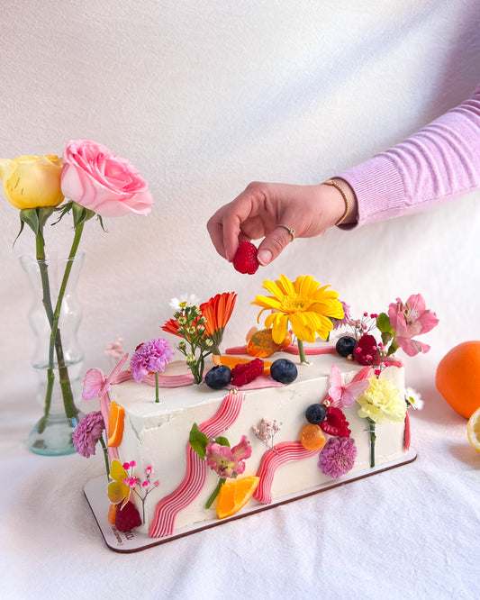 TORTA RECTANGULAR - Flores Naturales y Frutas