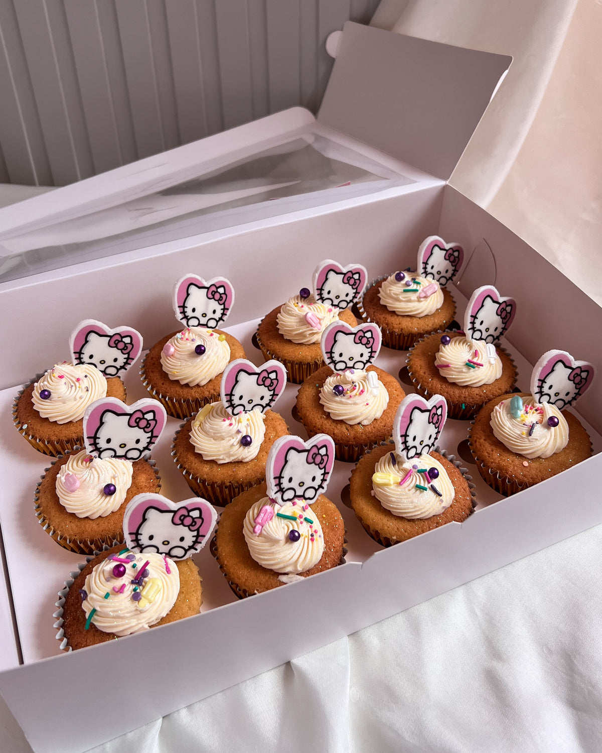 CUPCAKES DECORADOS - Hello Kitty