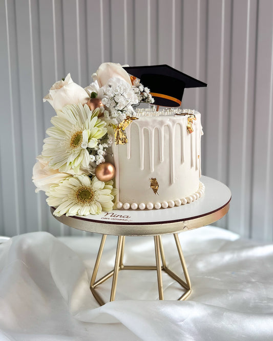 GRADUATION CAKE - Flores Blancas + Birrete