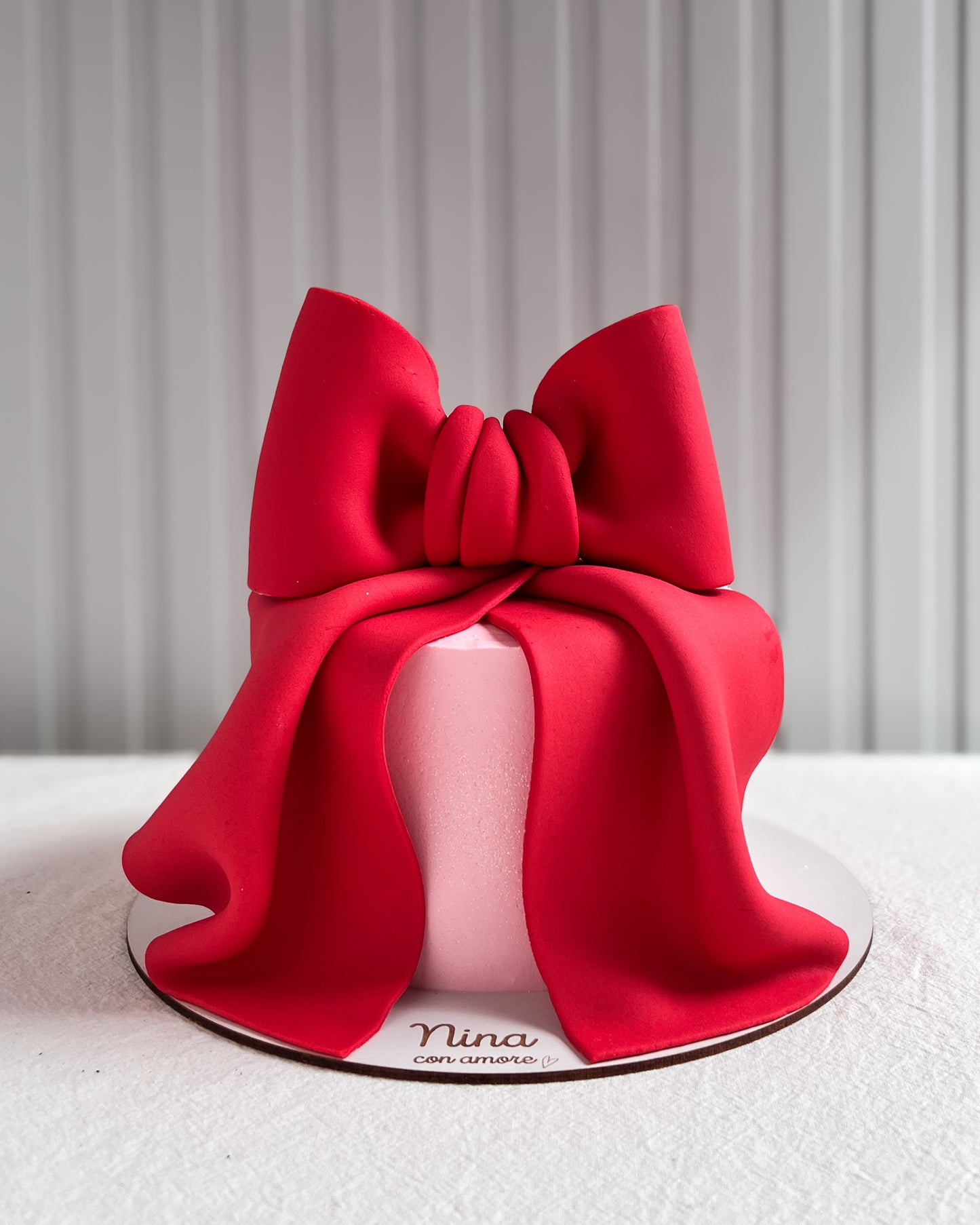AURORA CAKE - Rosada con Lazo Rojo