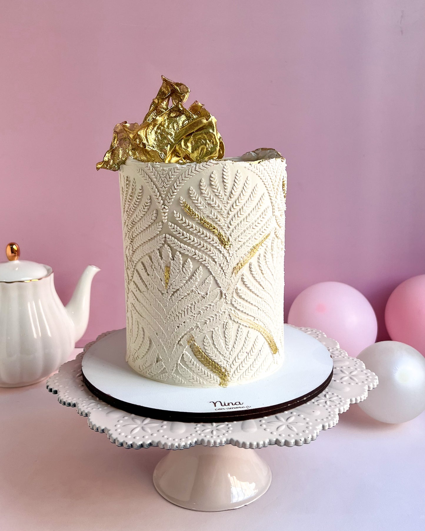 GOLD & WHITE CAKE