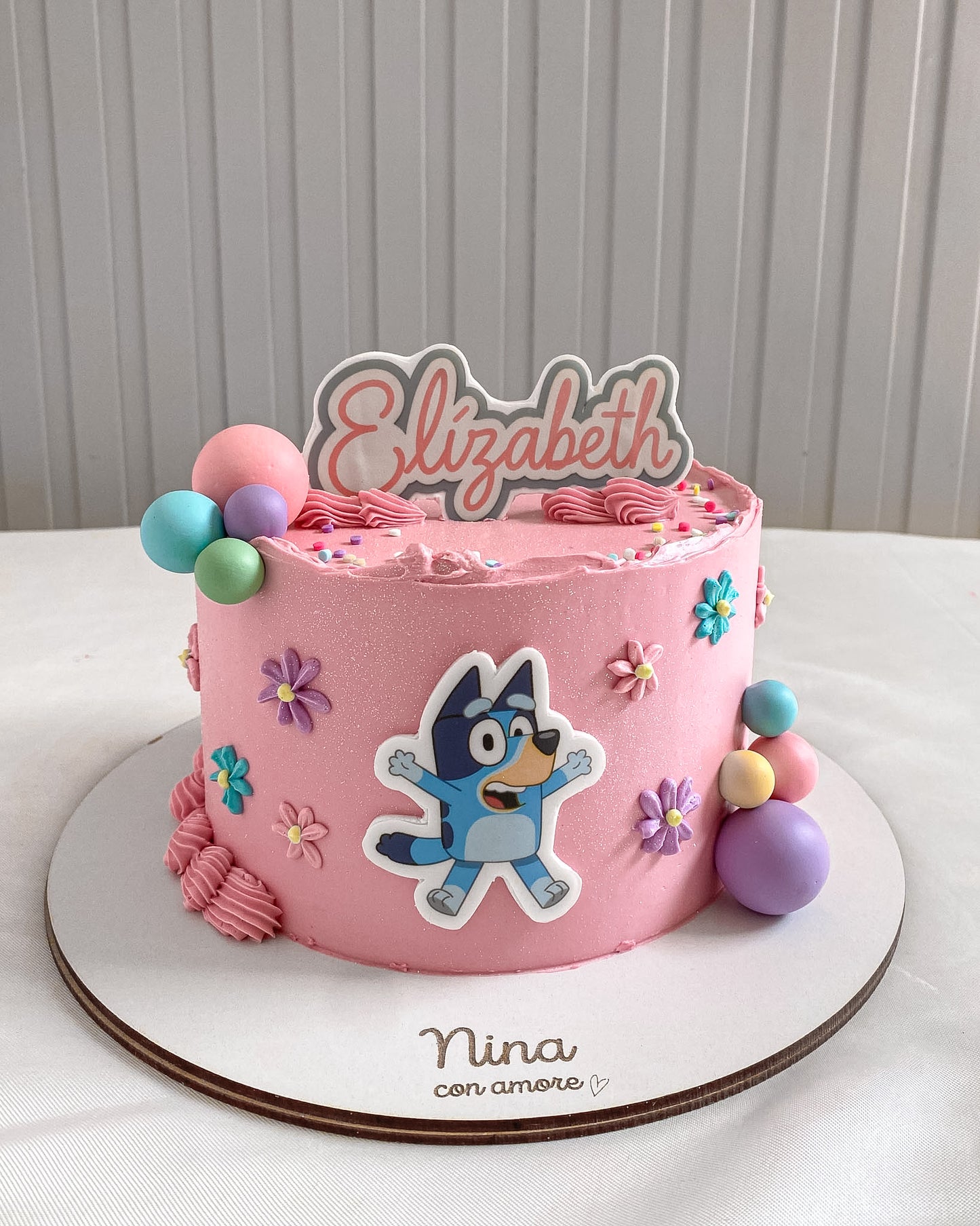 BLUEY CAKE- Rosado con esferas