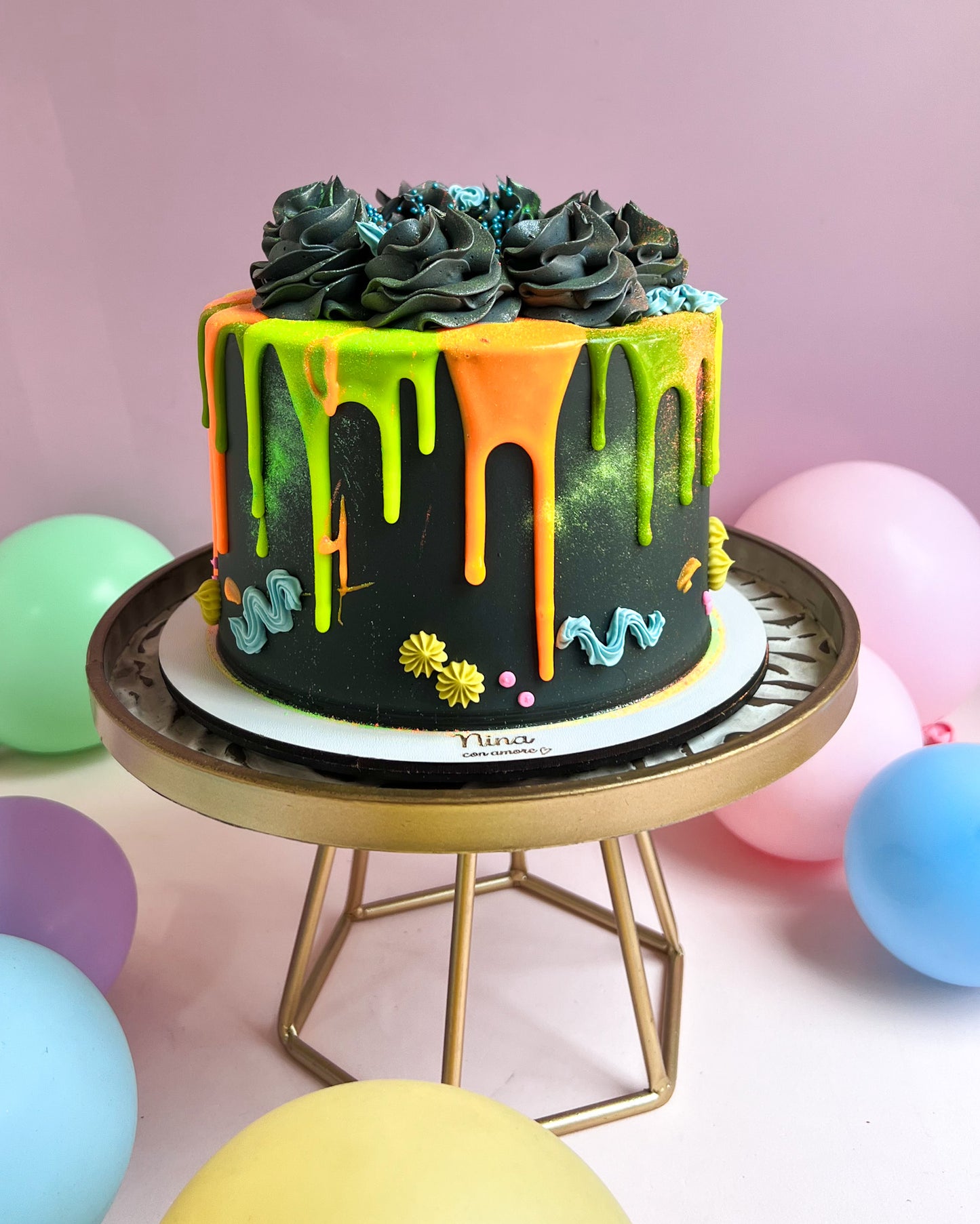 NEON CAKE - Negra