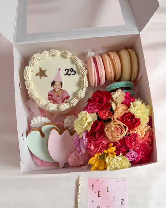 MEMORY BIRTHDAY BOX + Arreglo de Flores