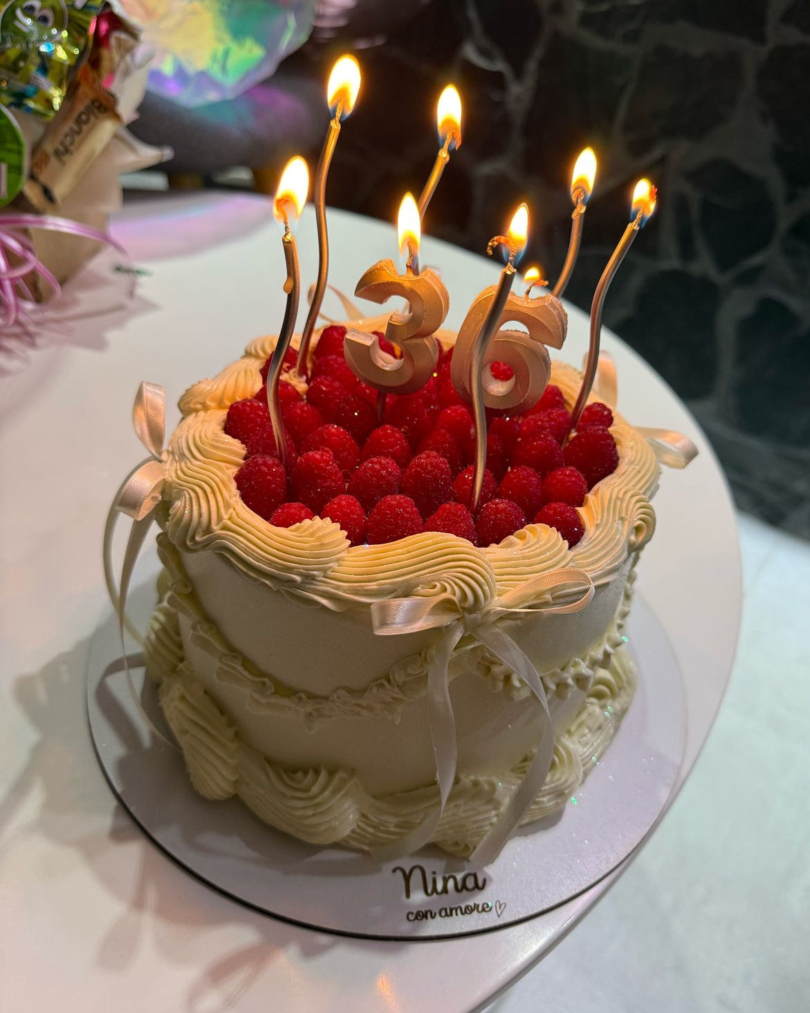 NUEVA!! VINTAGE CAKE CON FRAMBUESAS Y LAZOS BLANCOS