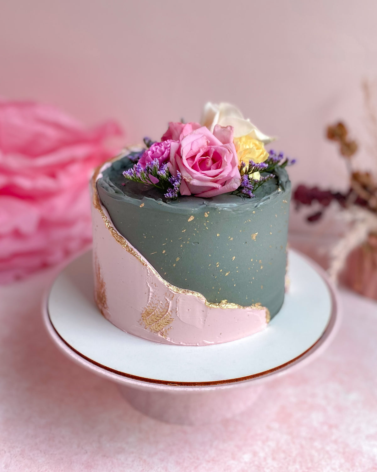 CAKE ROSADA Y GRIS - Flores