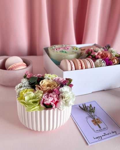 SWEET BOX + Arreglo de Flores